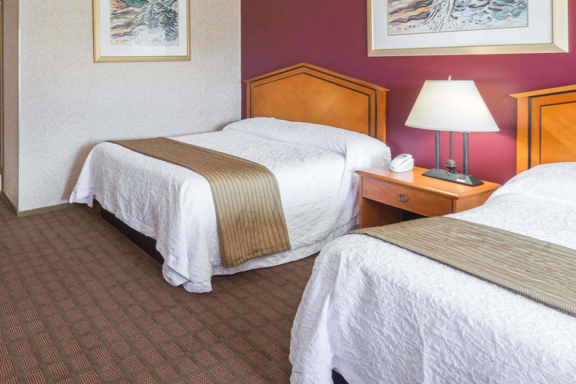 Moosup Elite Inn מראה חיצוני תמונה